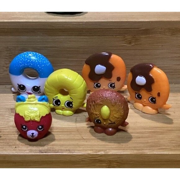 Shopkins Season Four 4 Large Lot Of 37 Figures Moose Toys Animated Food - Picture 2 of 11